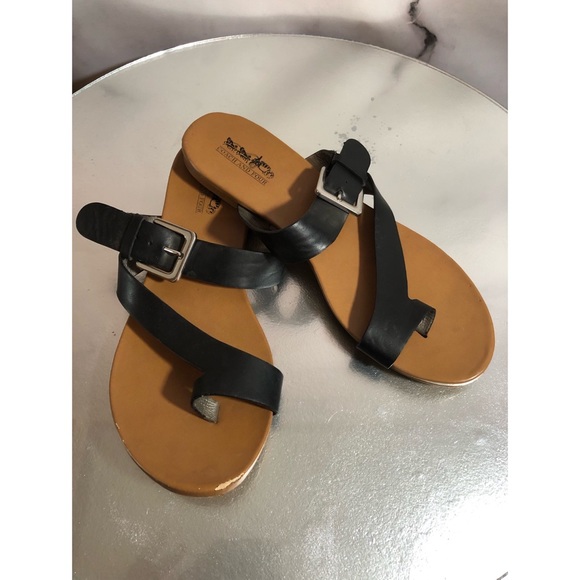 coach and four sandals